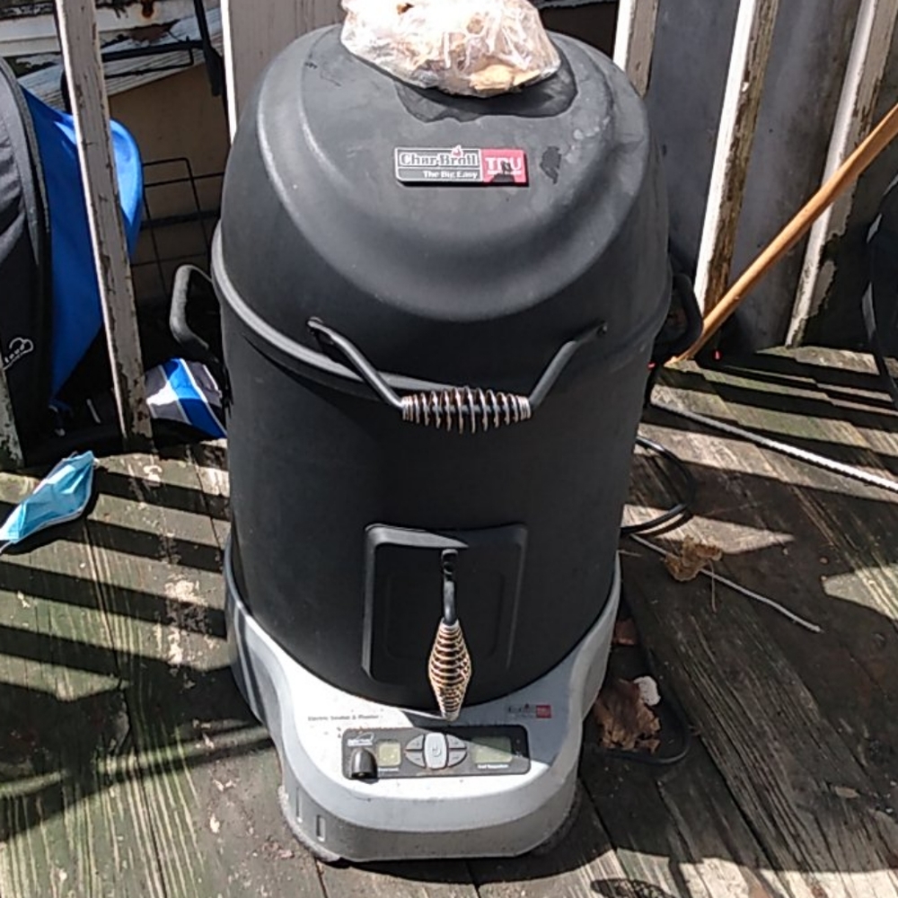 Electric smoker